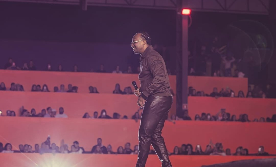 Thiaguinho emociona público e faz grande show em Avaré